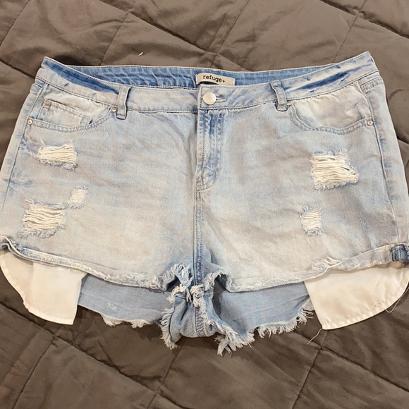 💠 light wash ripped shorts 💠 - Picture 2 of 4